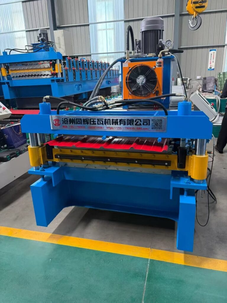 Roof panel roll forming machine for metal tiles